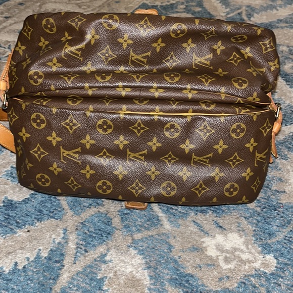 LOUIS VUITTON • SAUMUR 35 CROSSBODY BAG - Picture 6 of 11